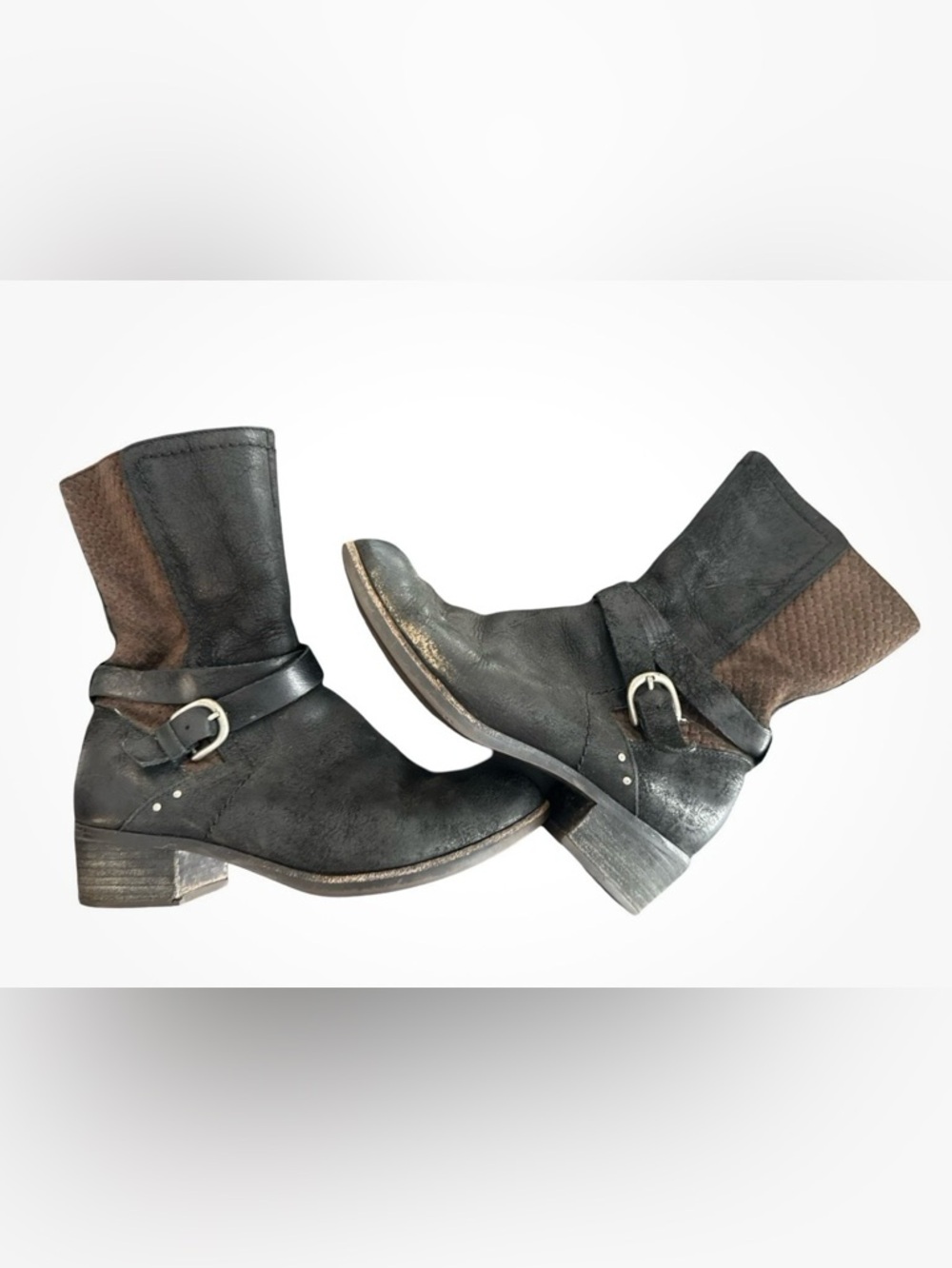 UGG Women’s US 8.5 side zip comfy, stylish Moto Boot